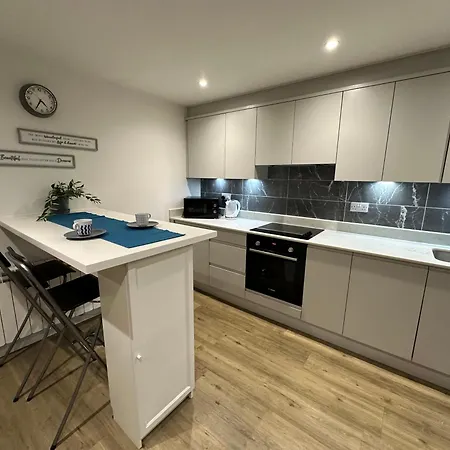 Bournemouth Bh1 Balcony With Parking Apartment-2